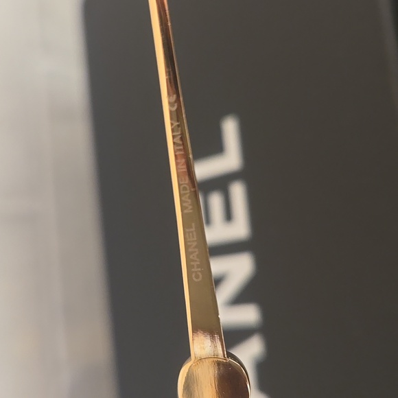 CHANEL Women's Sunglasses with Gold Frame and Black Lenses - Picture 7 of 8